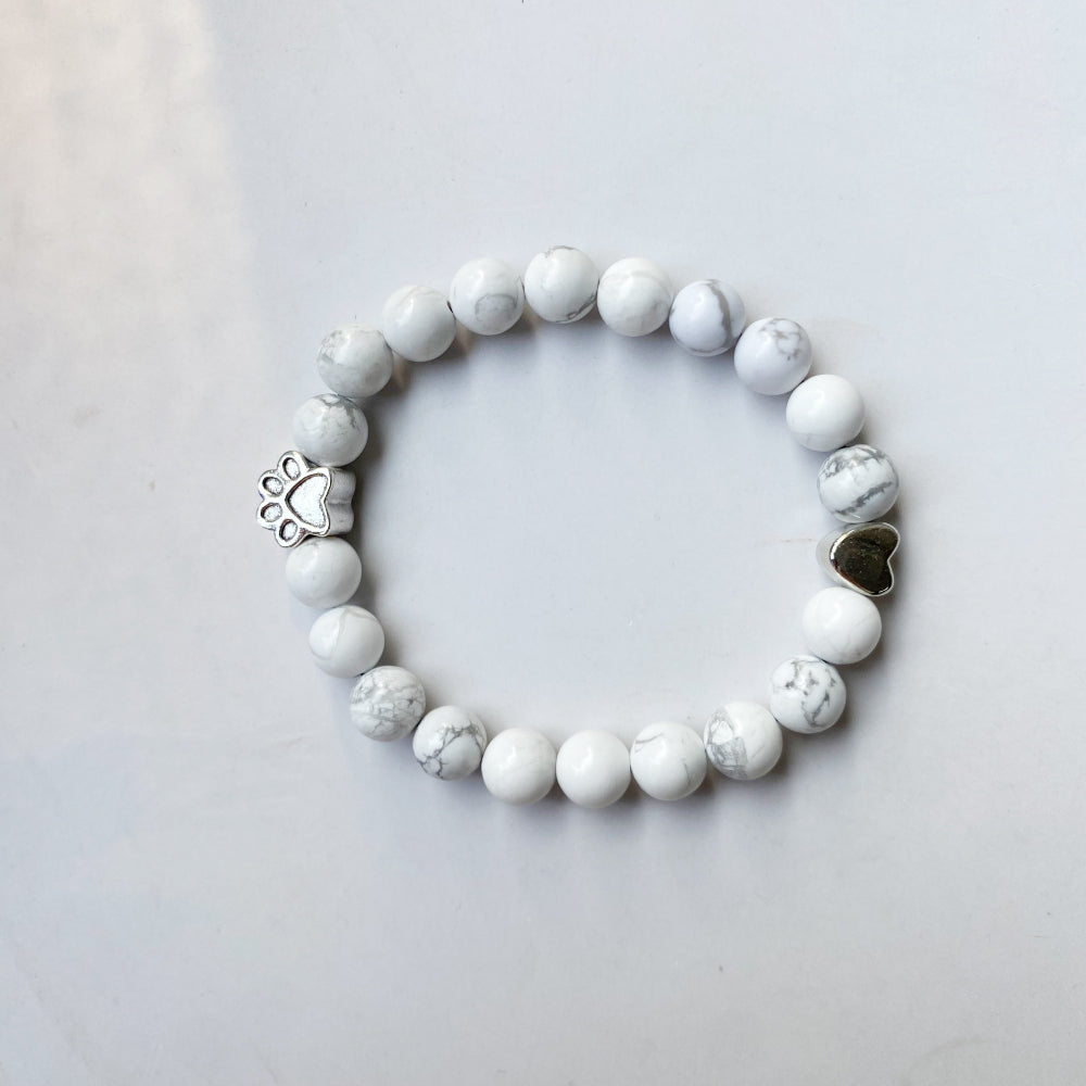 Bracelet en Pierre Précieuse Naturelle avec Charme Patte et Cœur – Design Fait Main