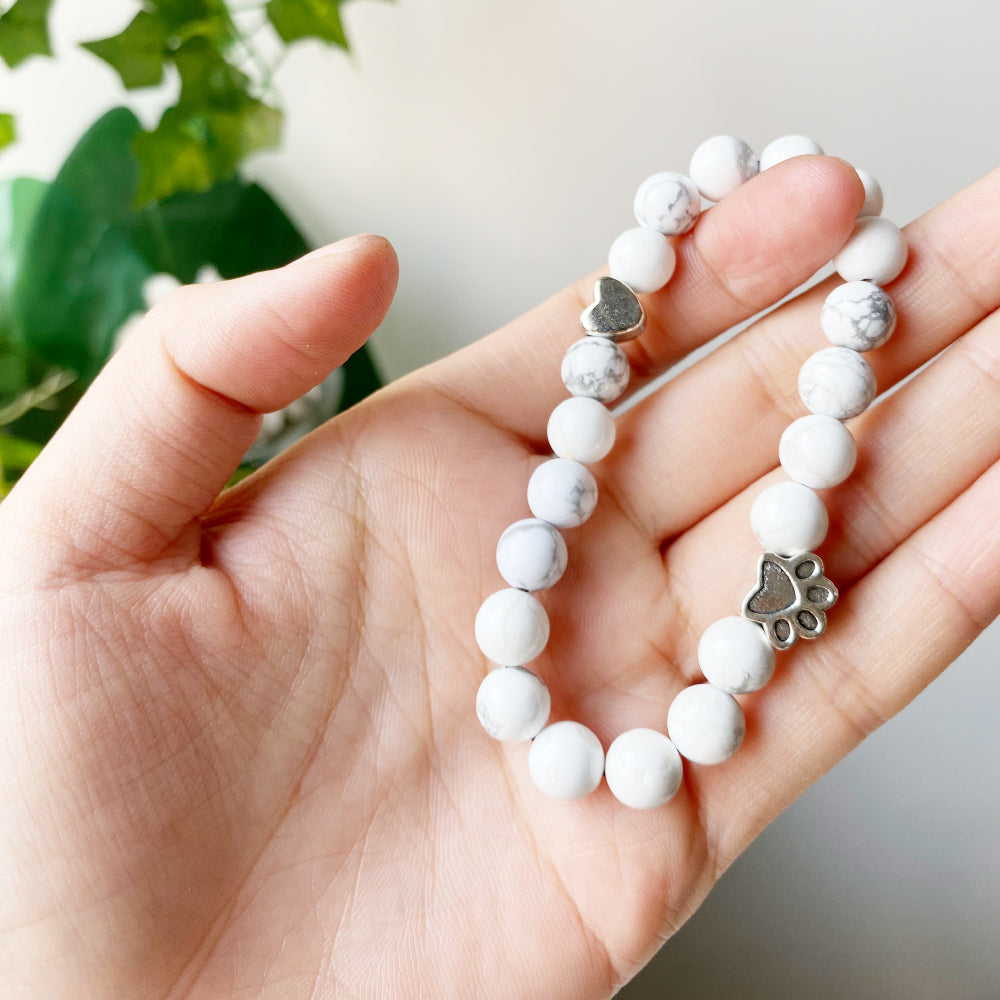 Bracelet en Pierre Précieuse Naturelle avec Charme Patte et Cœur – Design Fait Main