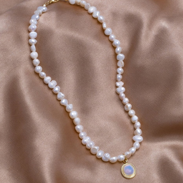 Collier en Or avec Pierre de Lune et Perles