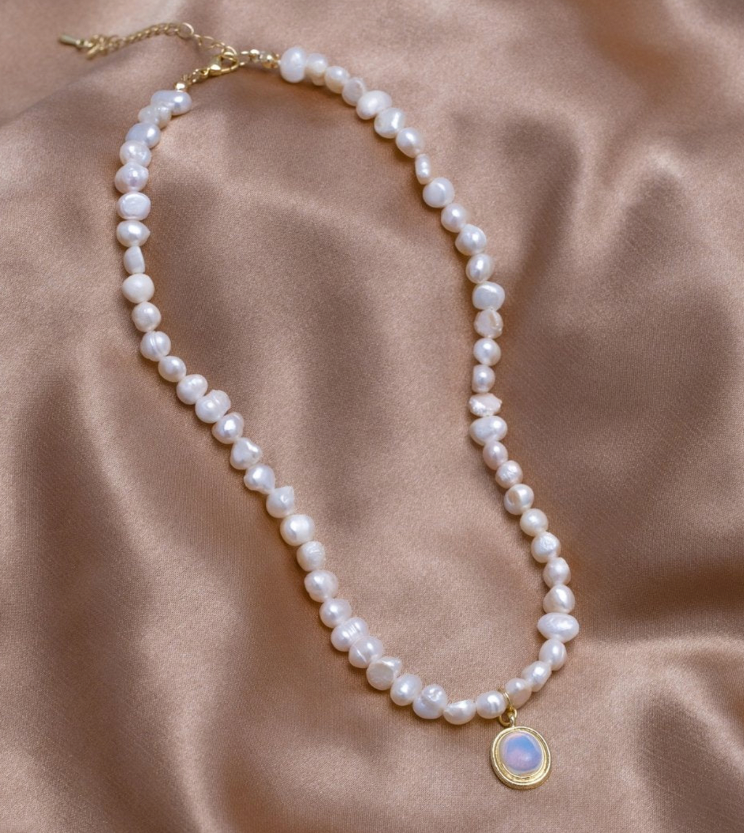 Collier en Or avec Pierre de Lune et Perles
