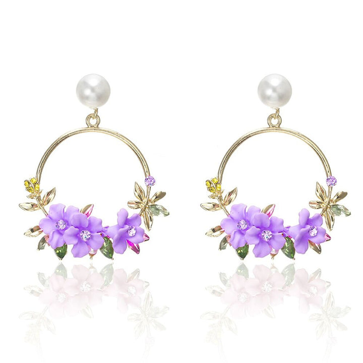 Boucles d'oreilles élégantes en or avec fleurs et perles