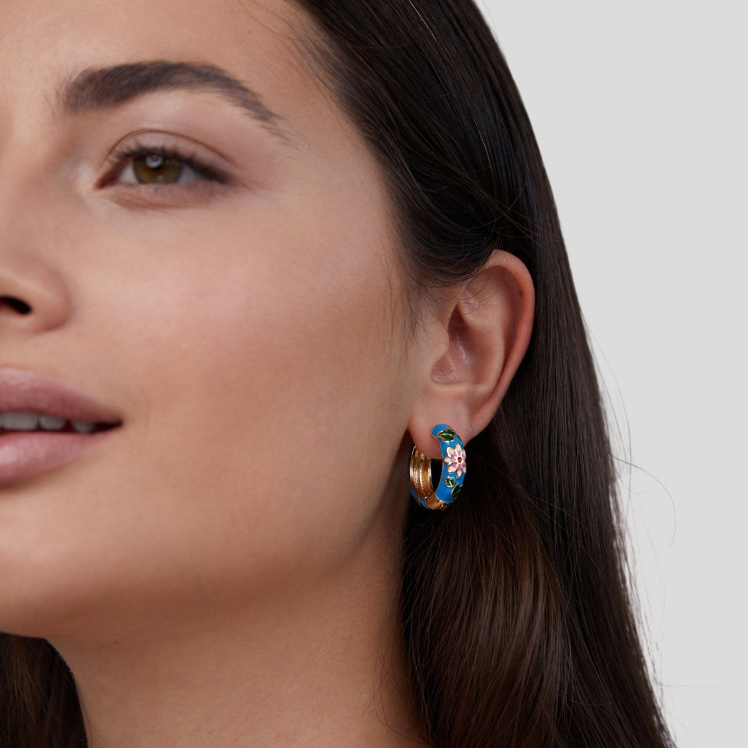 Boucles d'oreilles dorées en forme de fleur circulaire