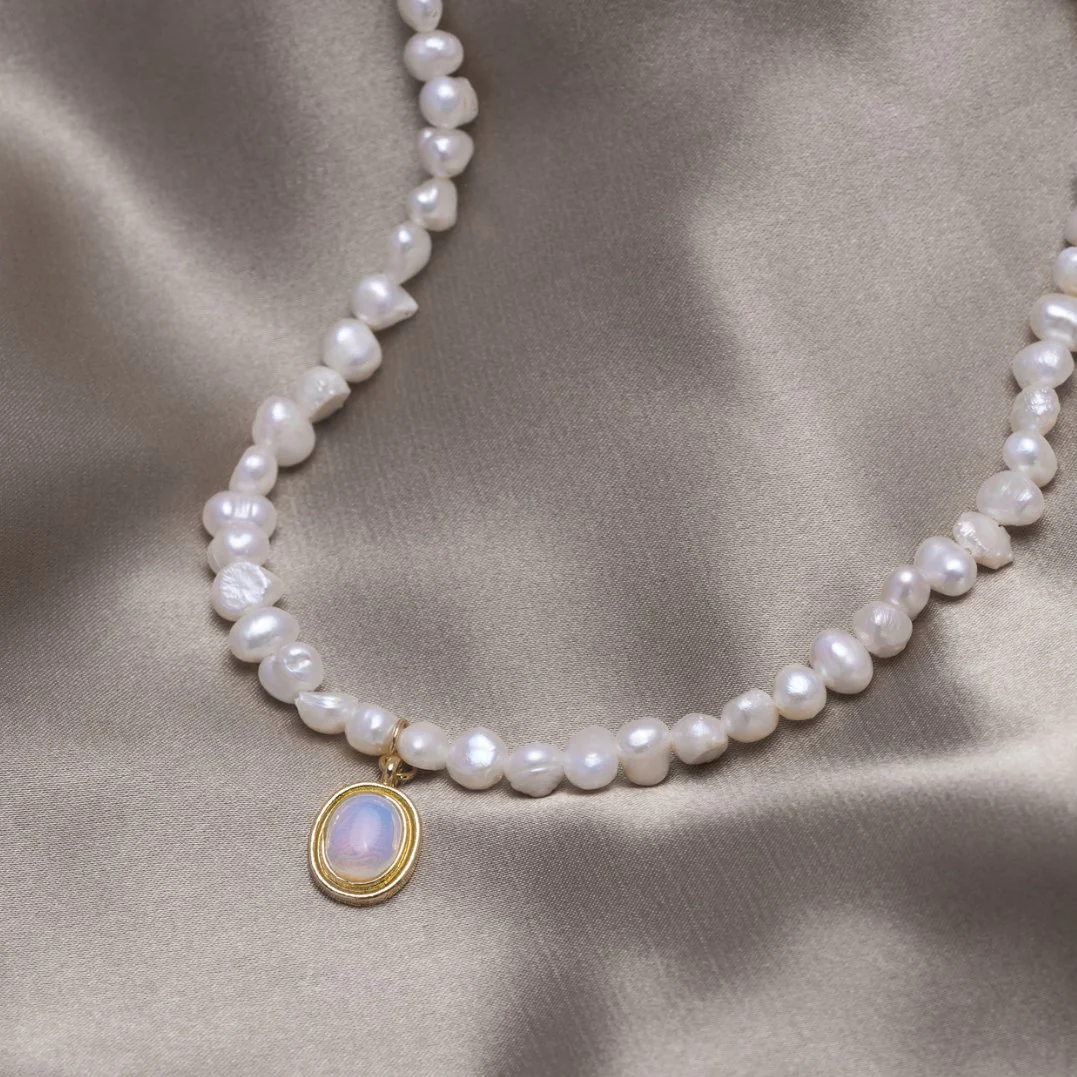 Collier en Or avec Pierre de Lune et Perles
